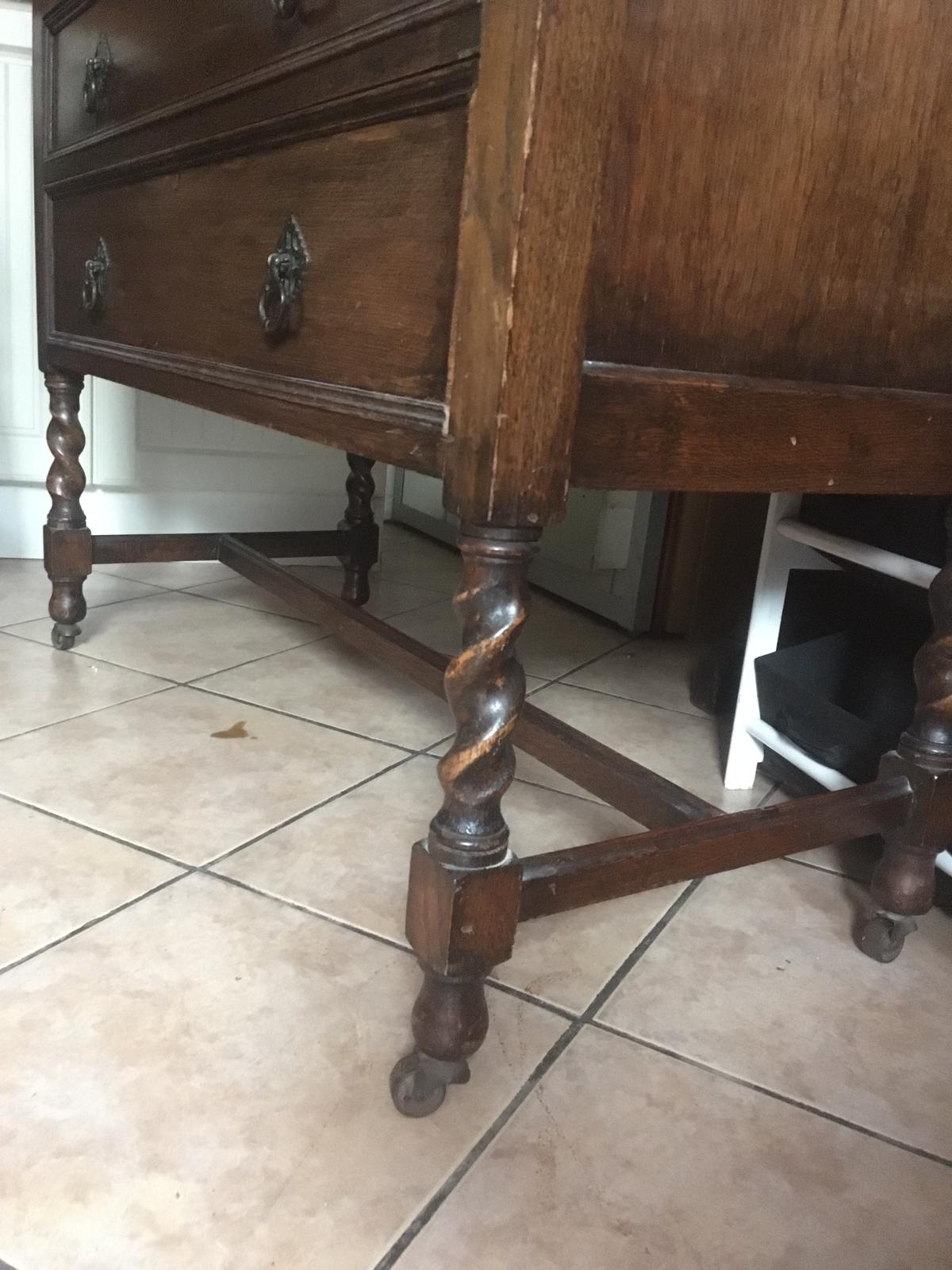 Sideboard / Chest of draws