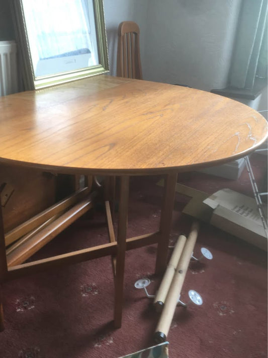Oval drop leaf table