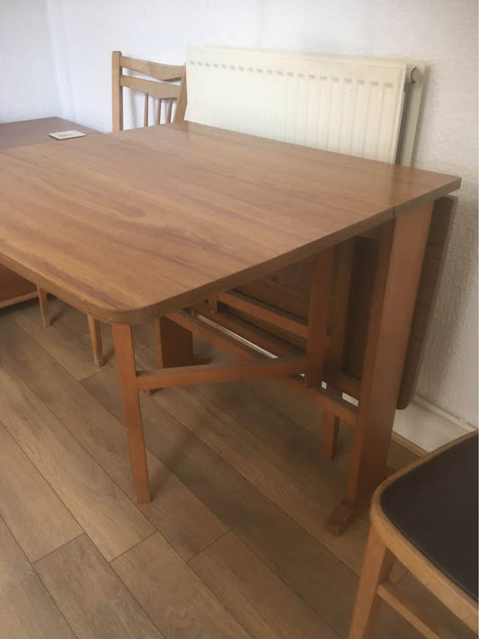 Drop leaf table